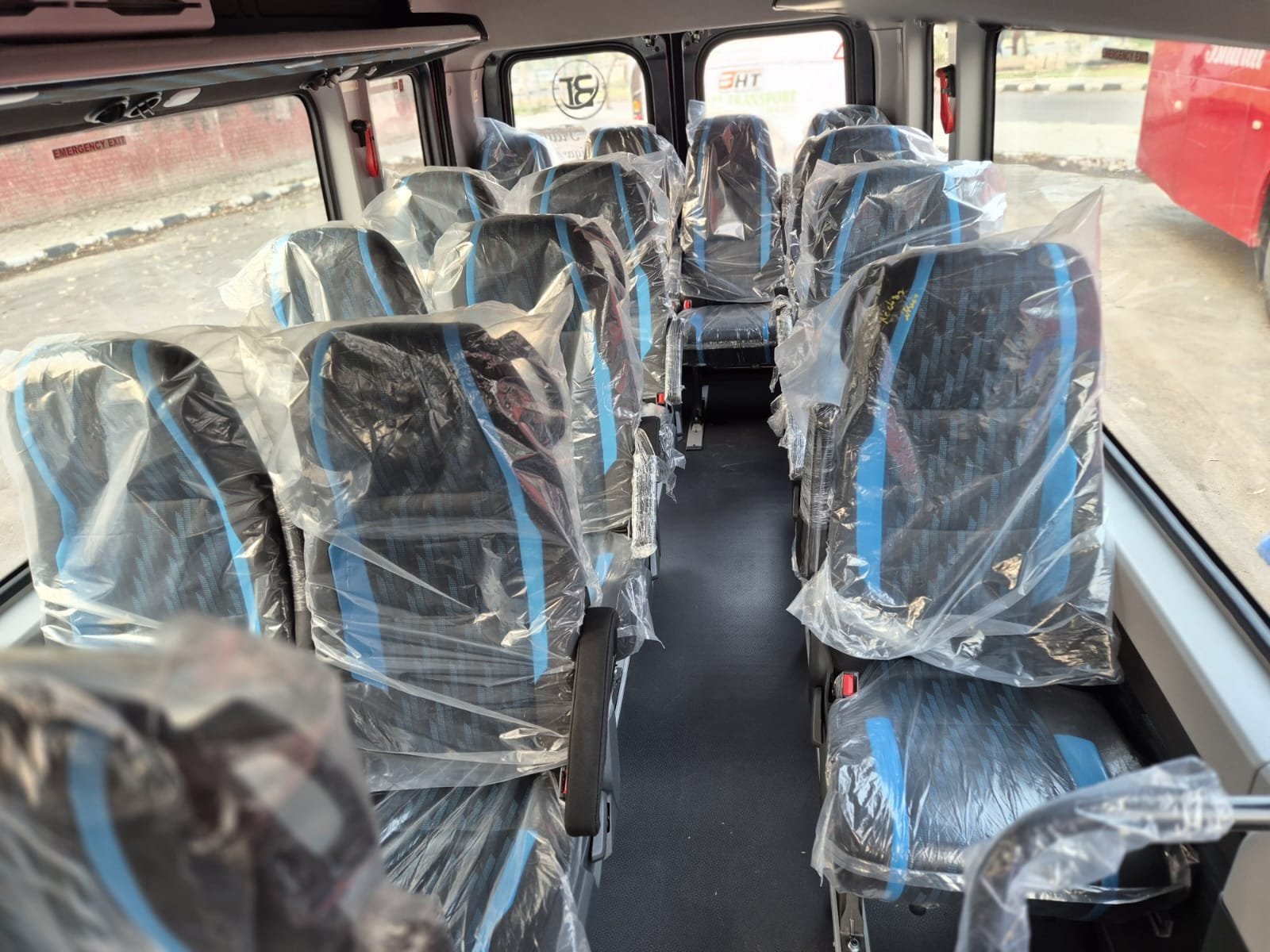 Urbania Tempo Traveller photo 9