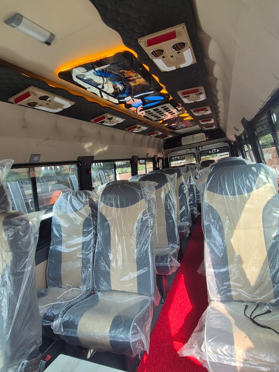 17 Seater Tempo Traveller