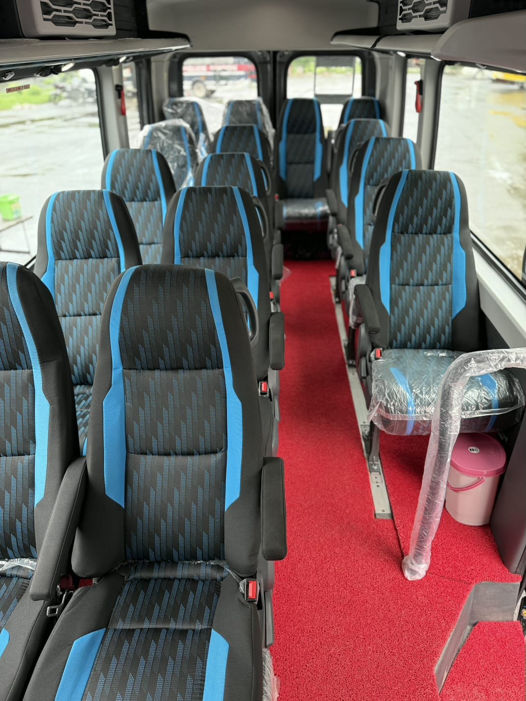 15 Seater Tempo Traveller